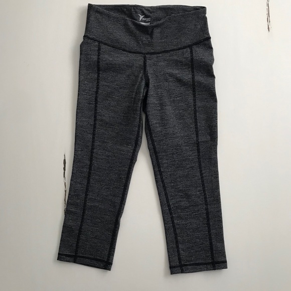 Old Navy Active Crop Leggings - Picture 2 of 8